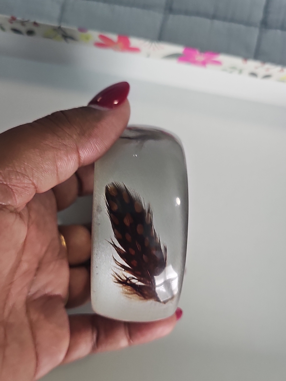 Feather-Encased Clear Bird Bracelet - White/Cream